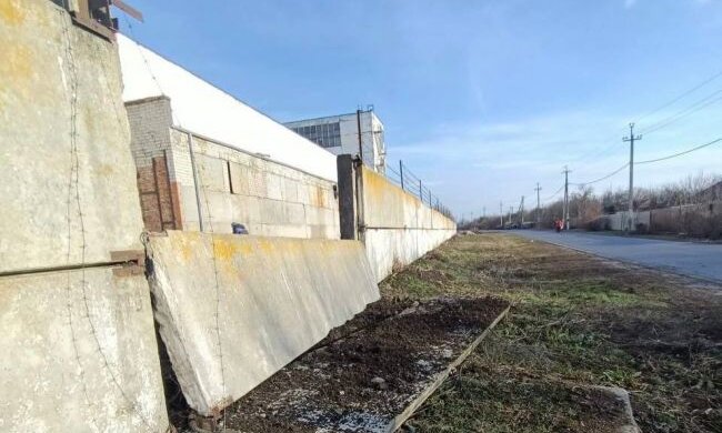 У Бєлгородській області повідомляють про “прильоти”: під обстріл потрапило підприємство