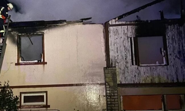 У Києві під час страшної пожежі в приватному будинку живцем згорів чоловік