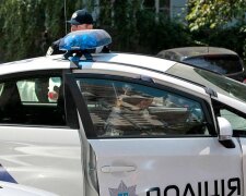 Нічний стрітрейсинг у Києві: п’яний водій без прав на величезній швидкості протаранив світлофор