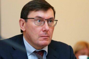 На Луценка відкрили справу за заявою “слуг народу”