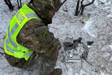 Нічна атака на Київ: наслідки падіння ворожих уламків у трьох районах