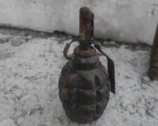 У Печерському районі чоловік повідомив, що під час прогулянки набережною, виявив предмет, схожий на гранату
