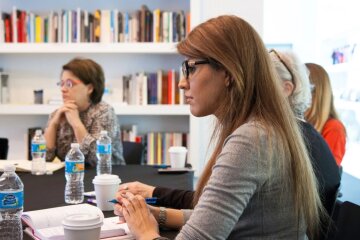 У столиці провели круглий стіл із протидії домашньому насильству — долучились відомі жінки