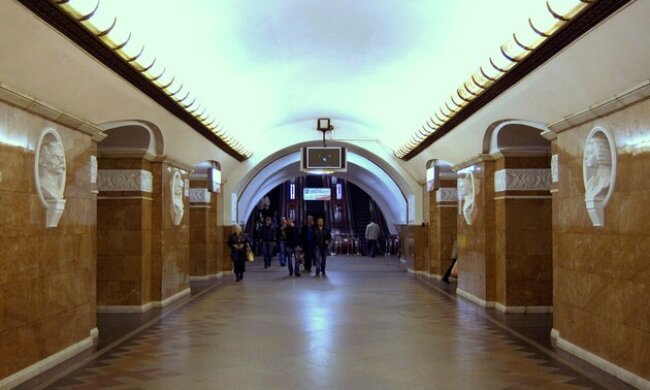 Кияни визначили, ким замінити бюсти Горького та Пушкіна на станції метро «Університет»