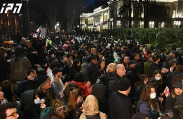 У Грузії починається третій вечір масових протестів: вимагають відпустити затриманих