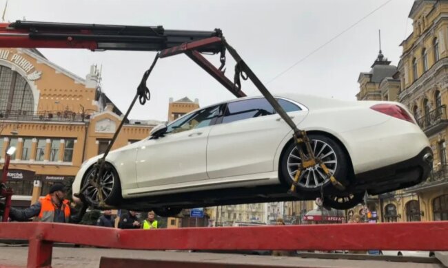 КМВА офіційно заборонила евакуацію приватних авто під час повітряної тривоги