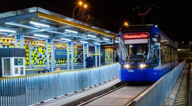 У столиці відновлено роботу турнікетів фунікулера та швидкісного трамвая на Троєщині
