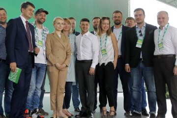 Майбутні депутати від “Слуги народу” пройдуть курс навчання в Київській школі економіки