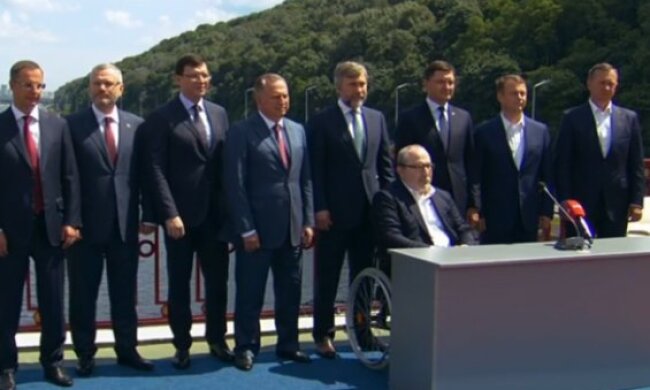“Регіонали” остаточно розкололися. З ким пішов Ахметов