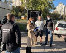 У Києві чоловік продавав фальшиві COVID-сертифікати: йому загрожує до 6 років в’язниці