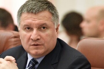 Арсен Аваков офіційно подав у відставку