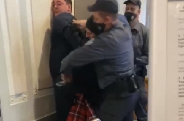 Стороння людина намагалася прорватися до Верховної Ради (відео)