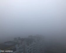 Київ потонув у густому тумані: дивовижні фото міста