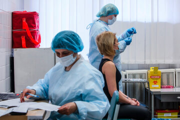 Вакцинація в Україні може стати примусовою: у МОЗ такий сценарій не виключають