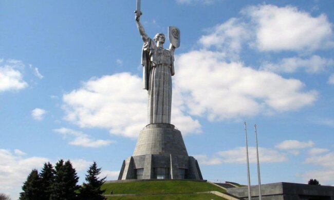 Біля Батьківщини-матері побудують 90-метровий флагшток