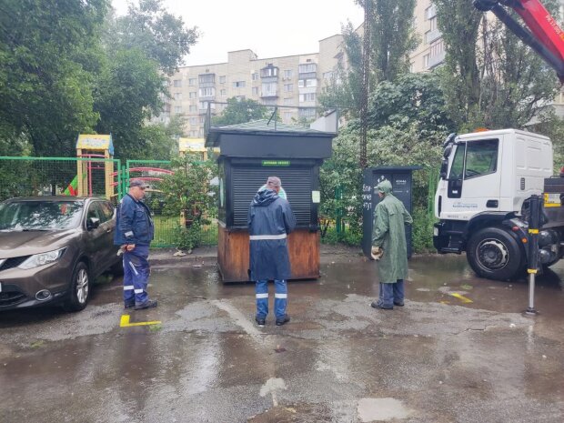 У Києві протягом тижня демонтовували МАФи навіть у дощову погоду