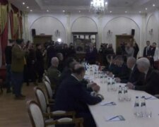 Повне виведення військ: Арестович озвучив вимоги України на переговорах з Росією