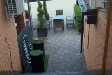 90-ті повернулись? В кафе під Києвом серед білого дня озброєне угрупування влаштувало стрілянину (відео)