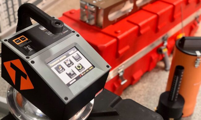 Дорожники столиці отримали сучасні прилади для контролю за якістю ремонту