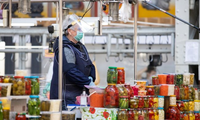 В Києві відкрили вже 34 продовольчих ринки: які саме