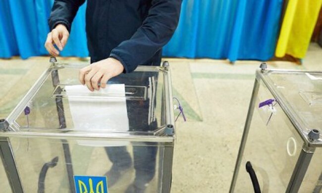 Скільки українців змінили місце голосування