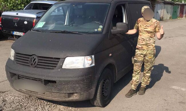 Столичний волонтер Андрєєв продовжує допомагати нашим захисникам ремонтом бойових автомобілів