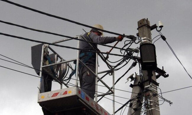 «До світла/Into the Light». У столиці стартувала виставка ДТЕК спільно з фотографами Ліберовими