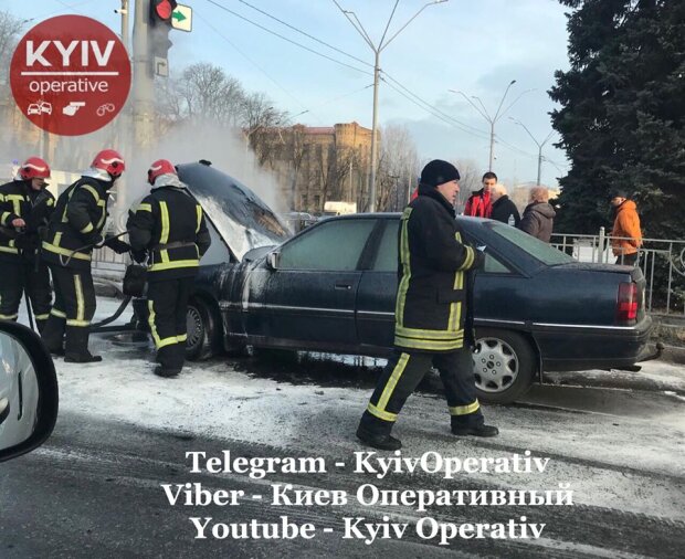В столиці палають автівки: за добу вогнеборці тричі виїжджали на пожежі