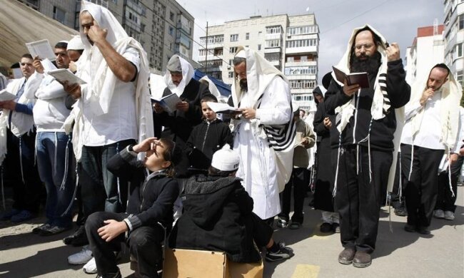 Офіційна відмова: паломникам-хасидам нарешті заборонили в’їзд в Україну