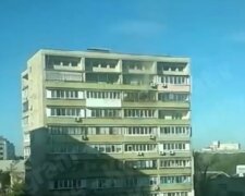 В багатоповерхівці на Солом`янці палає квартира (відео)