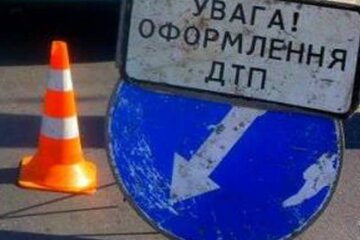 Під Києвом нетверезий поліцейський спровокував ДТП з фурою (відео)