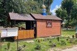У Києві вандали пошкодили скульптуру Богородиці біля храму ПЦУ