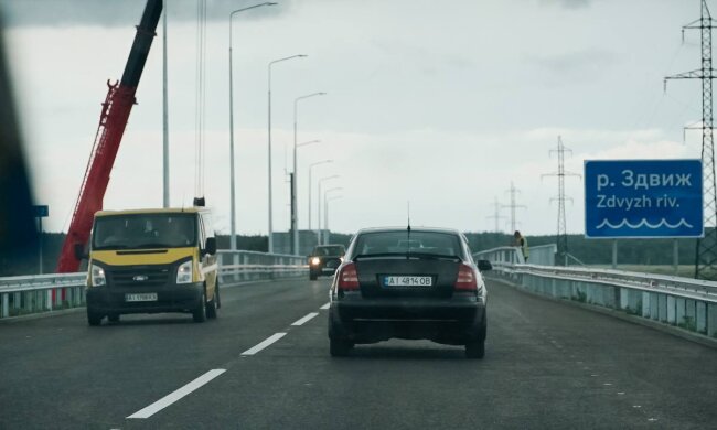 У Бородянці на Київщині завершили будівництво нового мосту через річку Здвиж.
