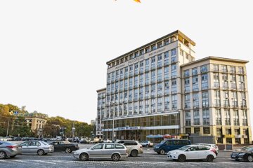 Назва залишиться: на аукціоні продали готель Дніпро за 1 млрд 111 млн