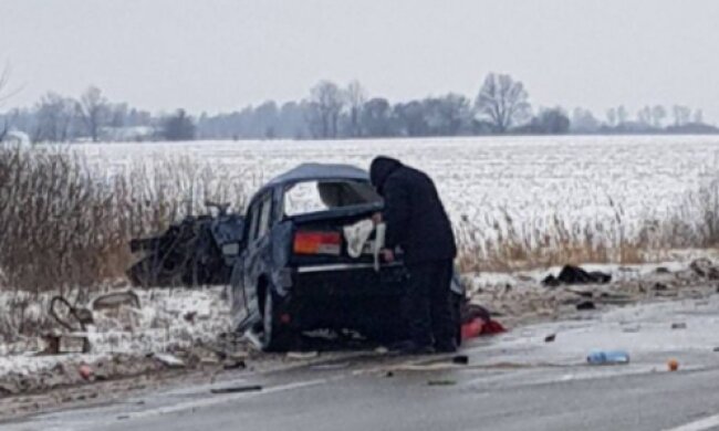 Під Києвом сталася смертельна ДТП із фурою – авто розірвало на частини