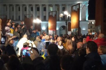 “Зеленського геть” – на Майдані мітингують проти формули Штайнмаєра