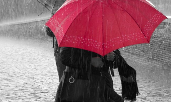 В Київ йде похолодання, сильні опади та штормовий вітер