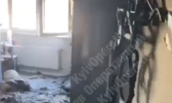 Замість шістьох квартир – попелище: з`явилось жахливе відео ранкової пожежі в Києві