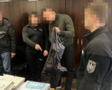 У Києві затримали поліцейського, який вимагав $25 тис. за «кришування» торгівлі алкоголем