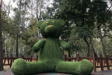 В оновленому парку “Перемога” у ведмедя поцупили бант