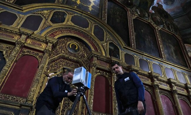 У Києві волонтери за підтримки ООН зберігають культурну спадщину України за допомогою лазерів