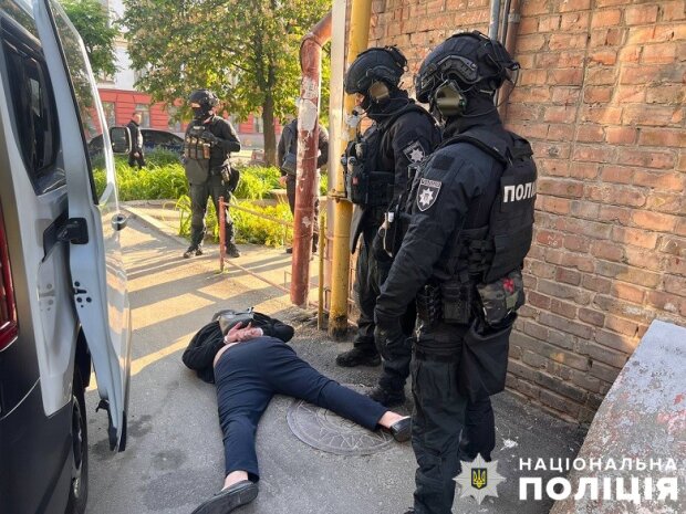 Перекидували "товар" через паркан - поліція викрила наркотрафік до Київського СІЗО