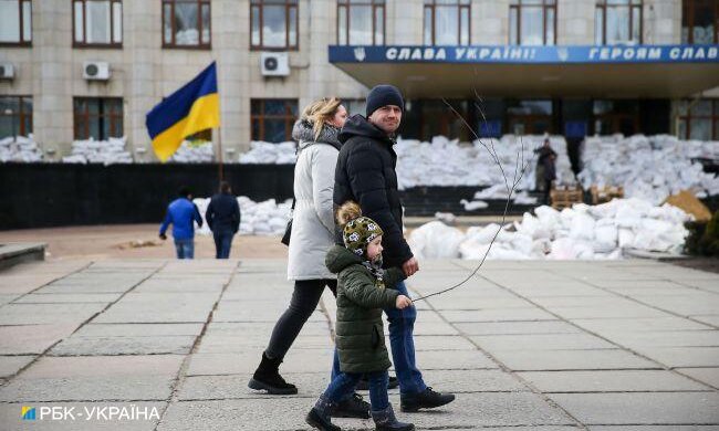 Евакуація з Сум призупинена. За маршрутом зеленого коридору почалася стрілянина