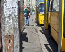 У Києві водій маршрутки вигнав підлітка з пільгами і побив його (відео)