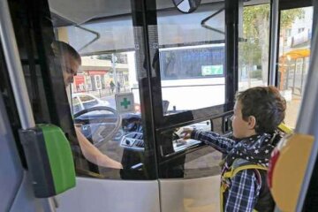 У Києві до кінця літа проїзд для школярів у громадському транспорті буде платним