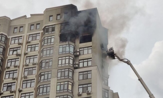 На Сікорського в Києві загасили пожежу