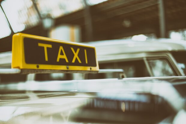 Безкоштовне таксі для донорів: ВАРТОжити та ДонорUA оголосили про новий проєкт