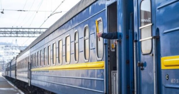 На Київщині потяг на смерть переїхав жінку