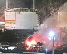На нафтобазі в Туапсе потужна пожежа після вибухів: стало відомо про атаку БПЛА (відео)