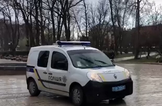 Поліція через мегафони попереджає киян про небезпеку (відео)